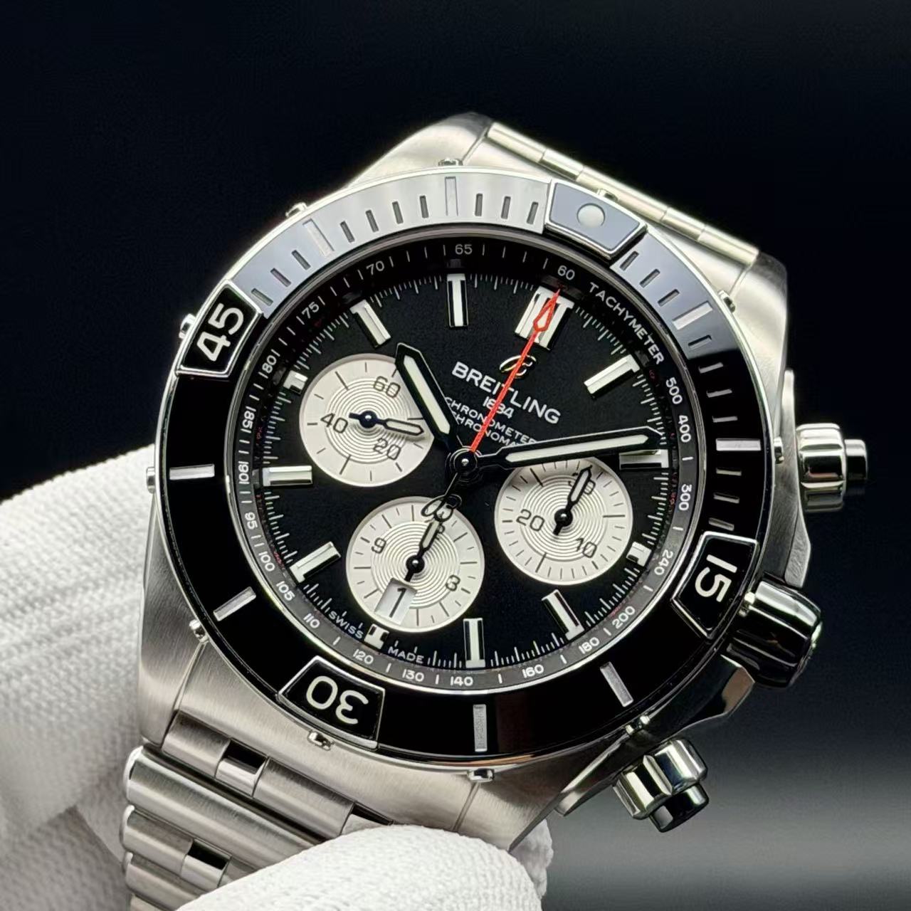 Breitling AB0136251B1A1 detail 1