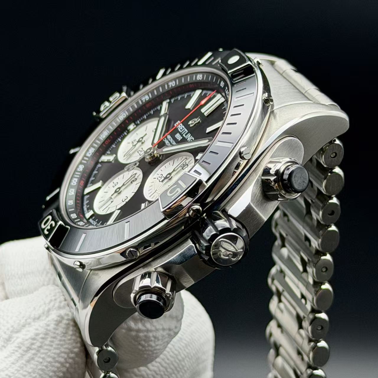 Breitling AB0136251B1A1 detail 3