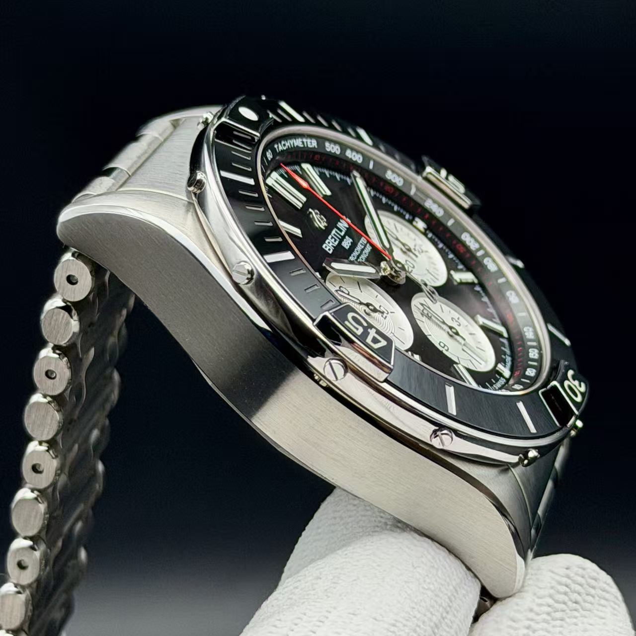 Breitling AB0136251B1A1 detail 4