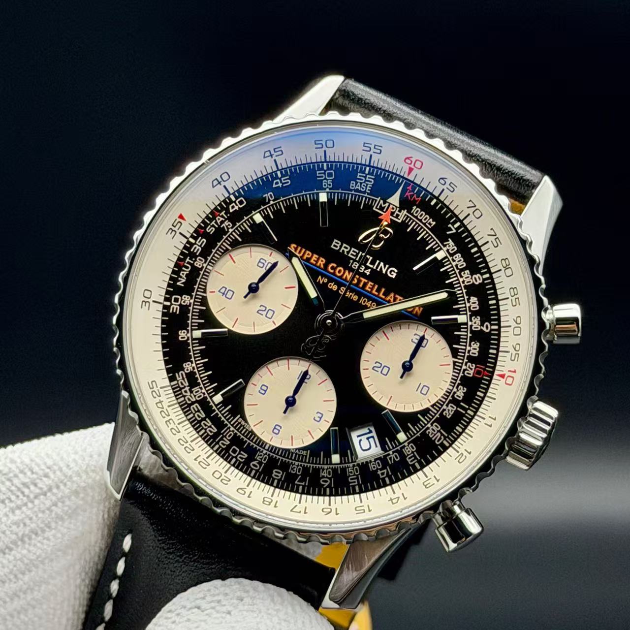Breitling A23322 detail 1