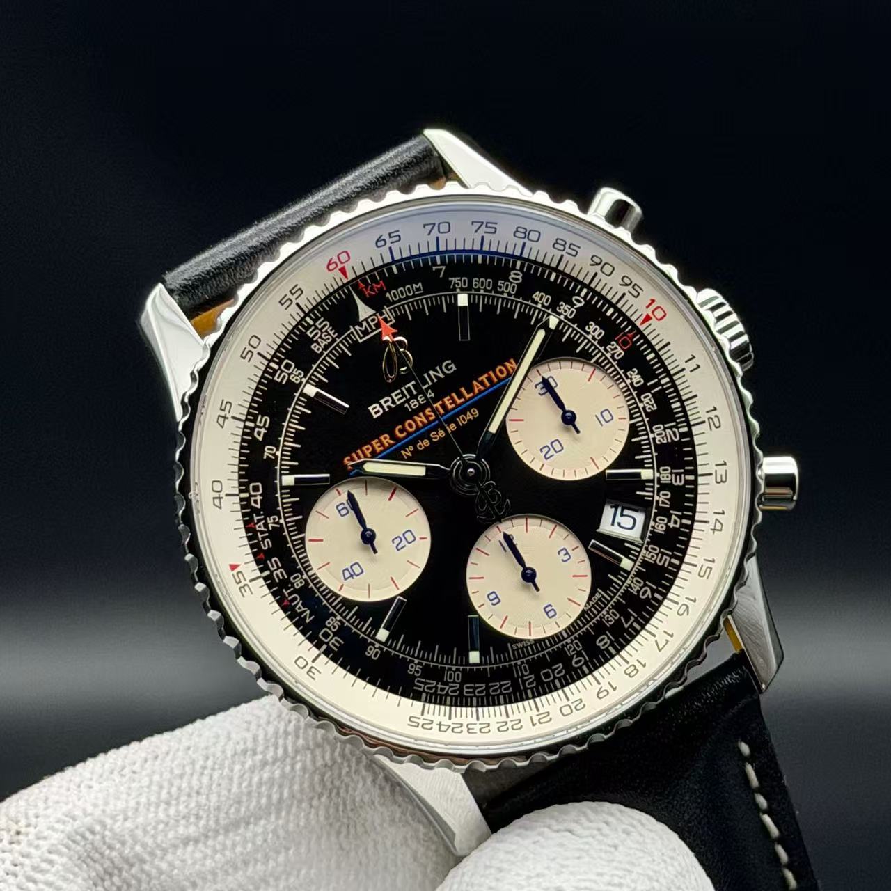 Breitling A23322 detail 2