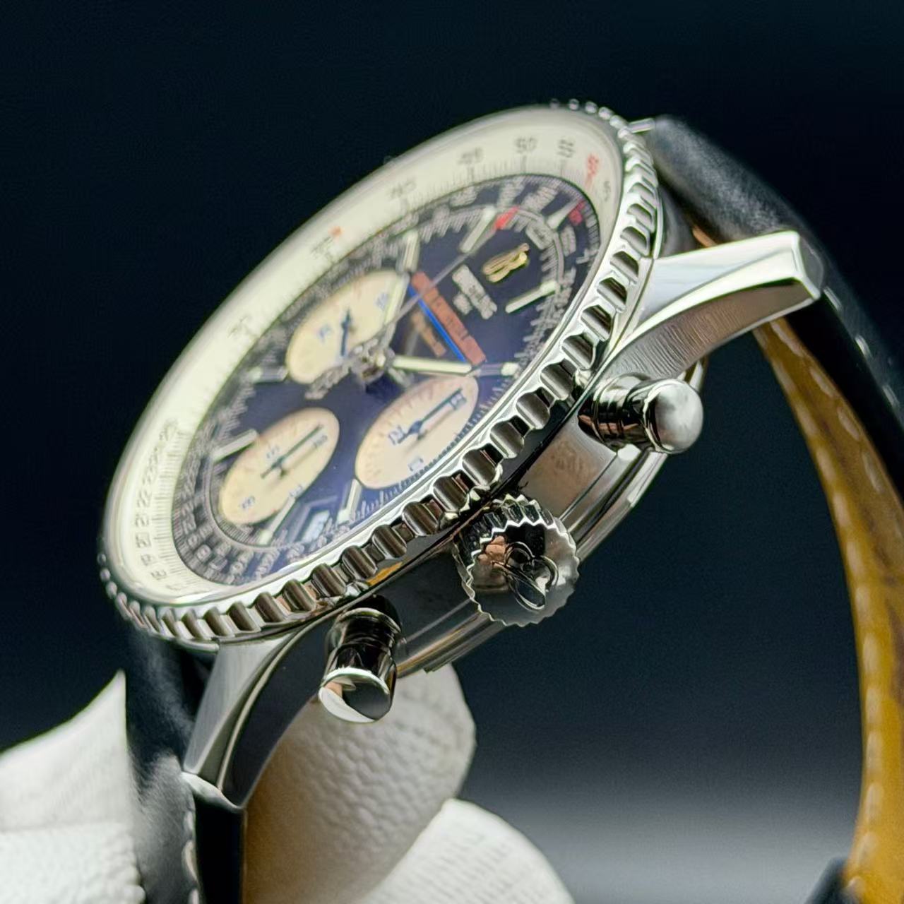 Breitling A23322 detail 3