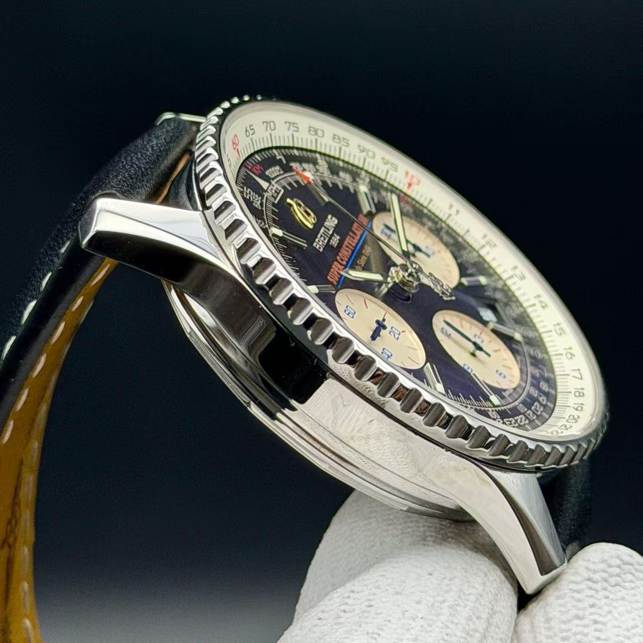 Breitling A23322 detail 4