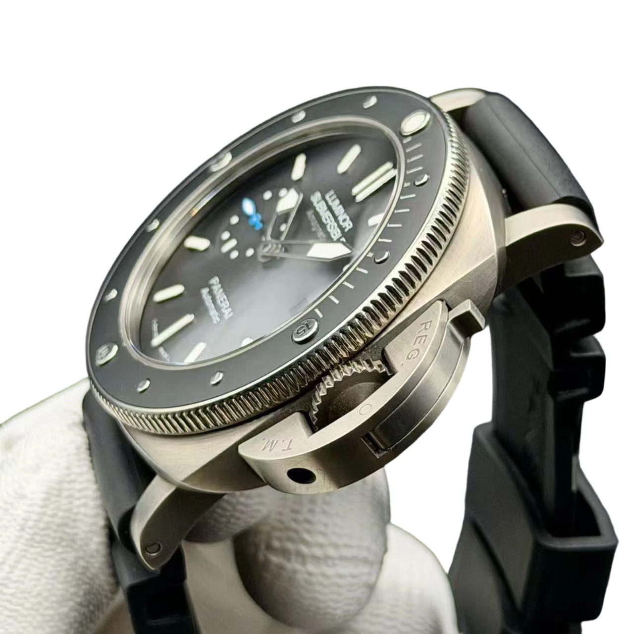 Panerai PAM01389 detail 3