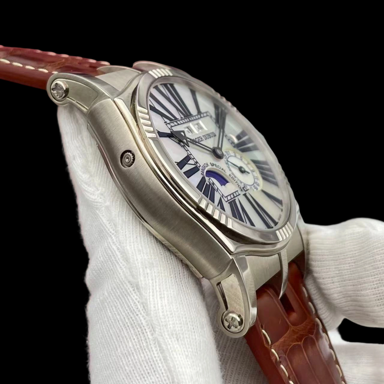 Roger Dubuis SY43 detail 4