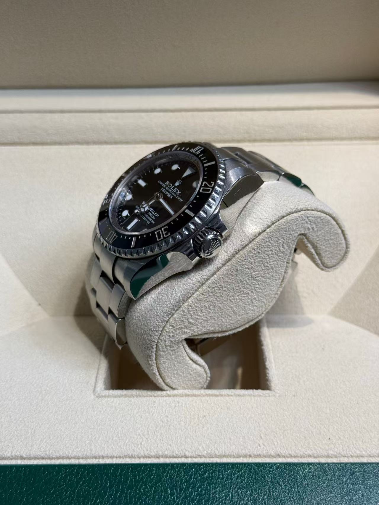 Rolex 136660 detail 3