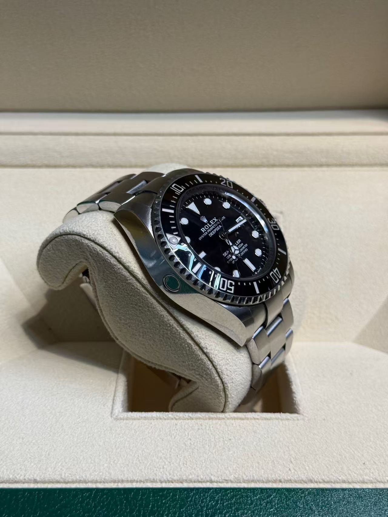 Rolex 136660 detail 4
