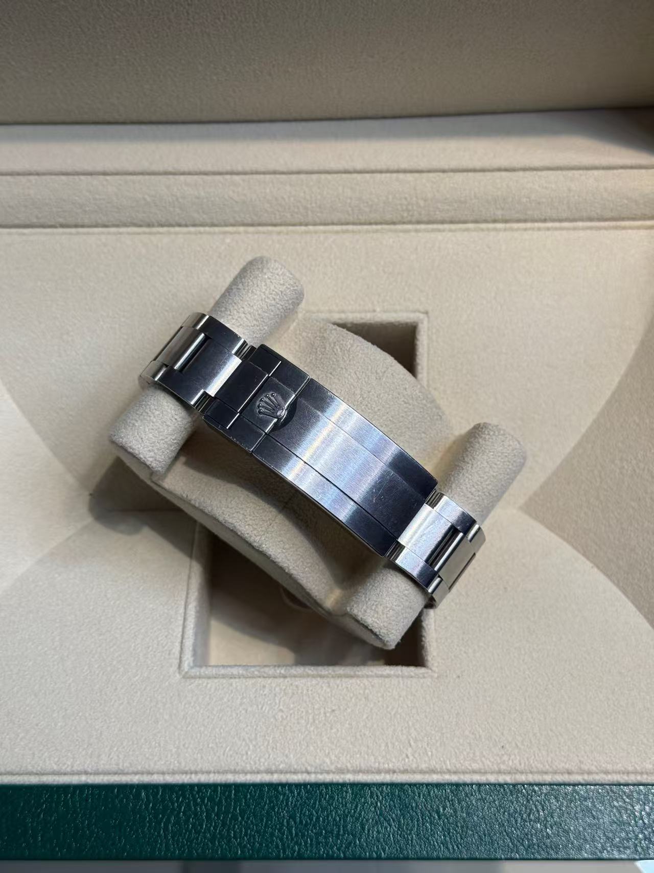 Rolex 136660 detail 5