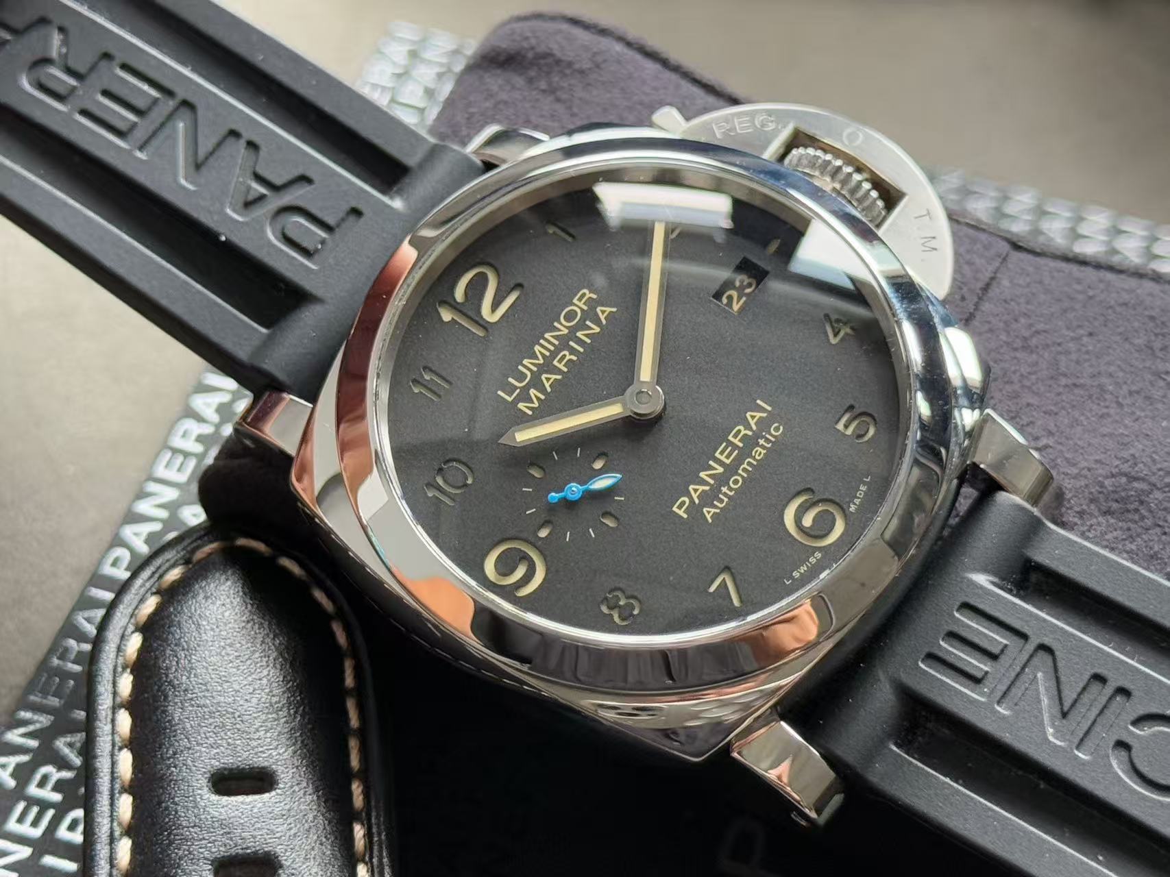 Panerai PAM01359 detail 1