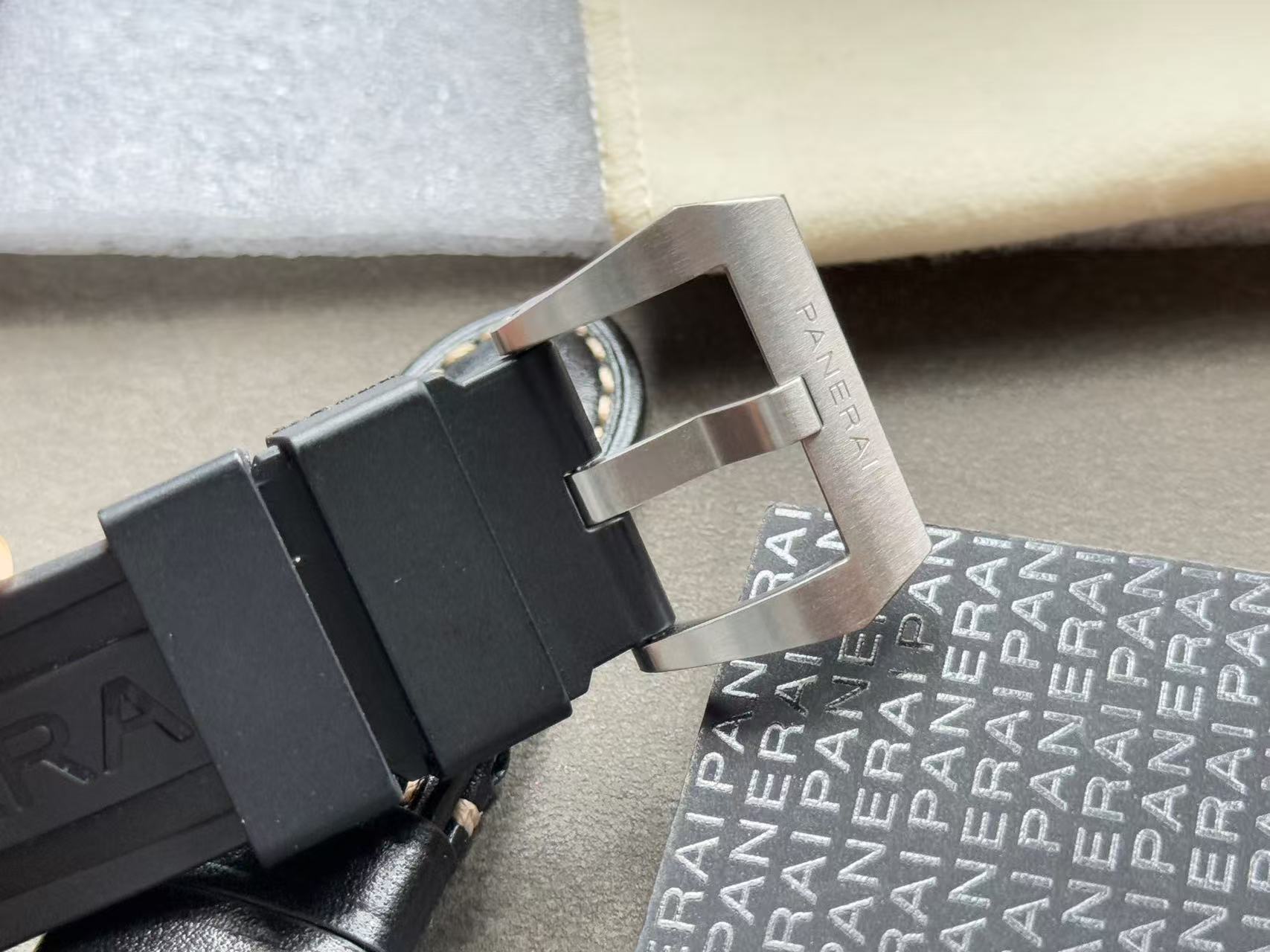 Panerai PAM01359 detail 4