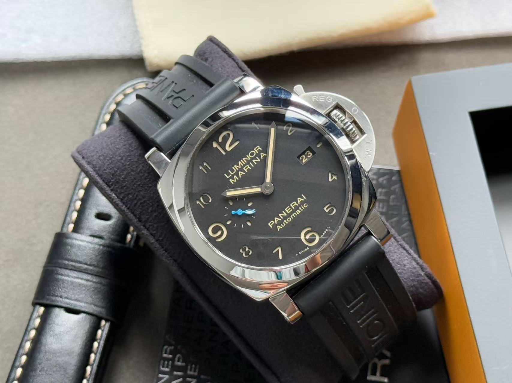 Panerai PAM01359 detail 3