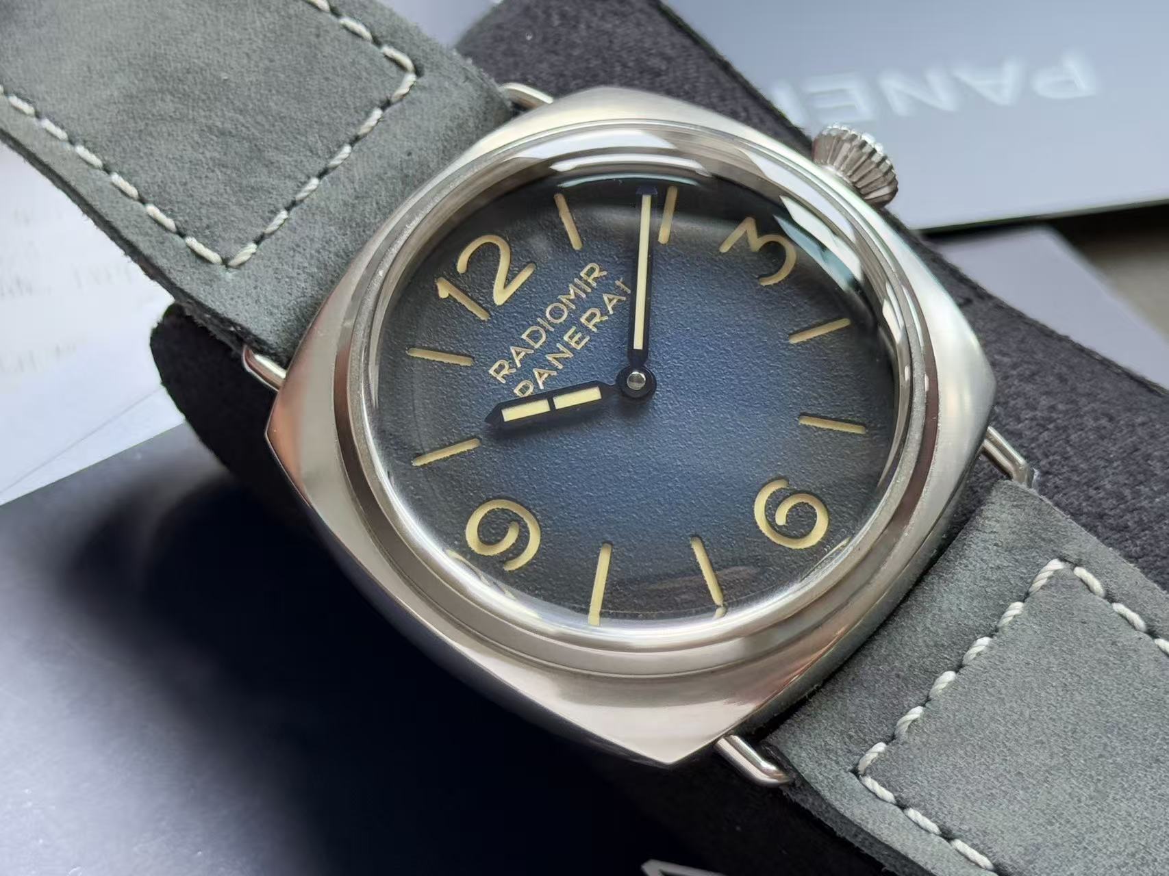 Panerai PAM01335 detail 3