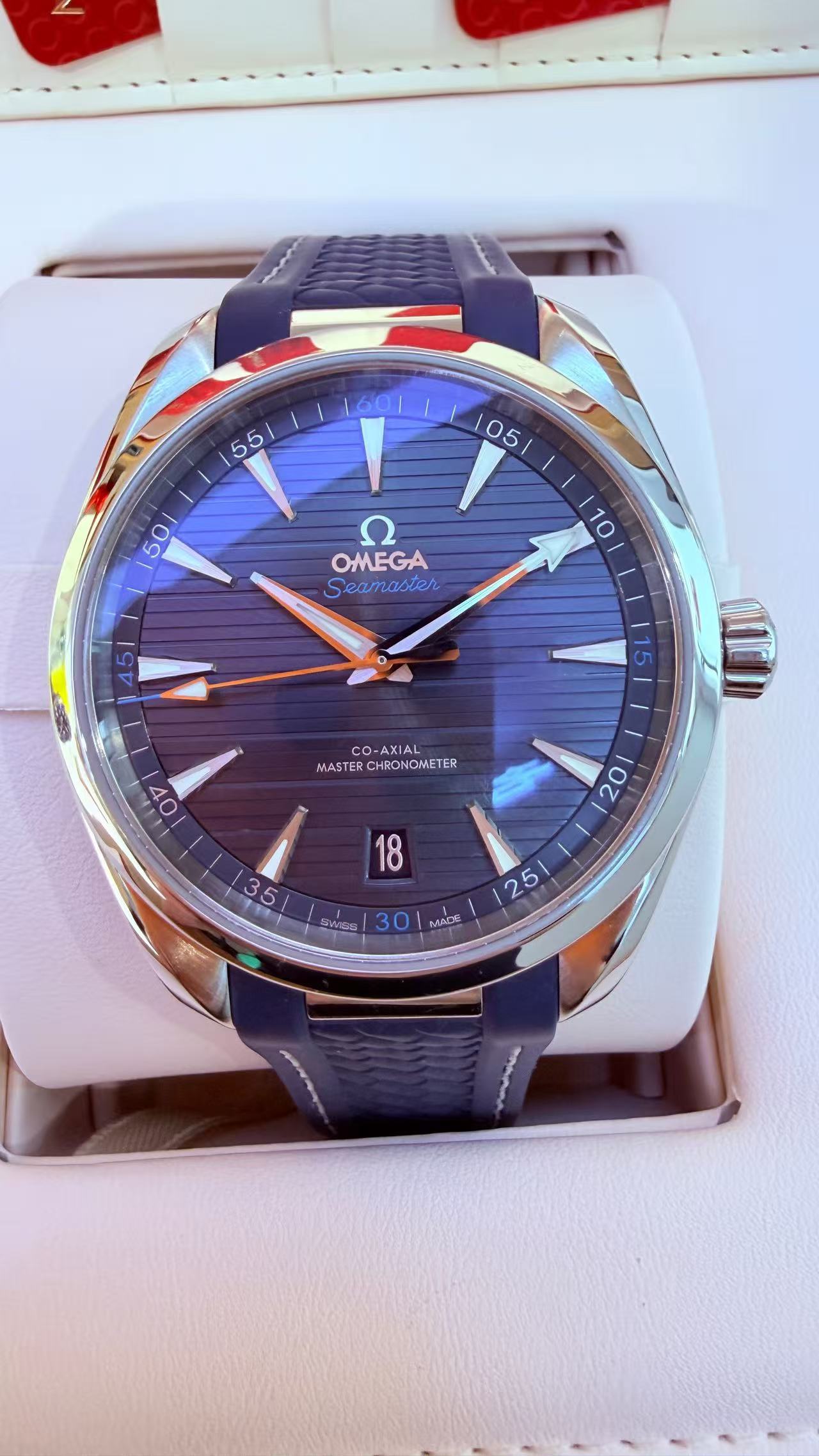 Omega 220.12.41.21.03.001