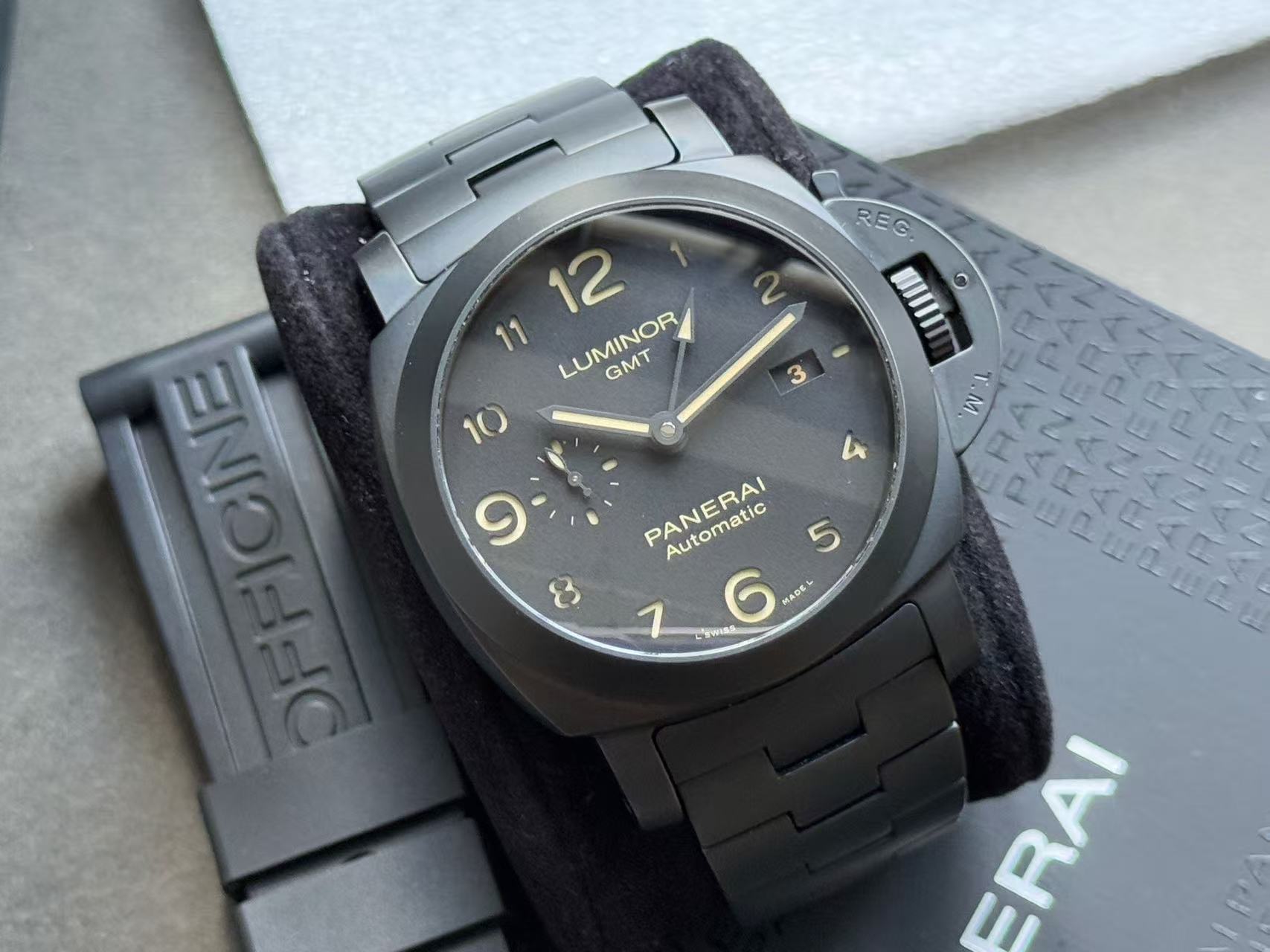 Panerai PAM01438