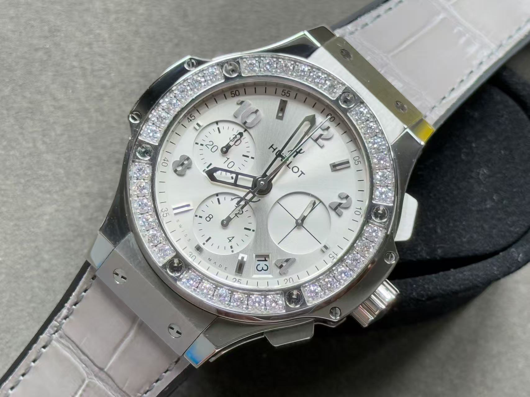 Hublot 341.SX.4310.LR.1204