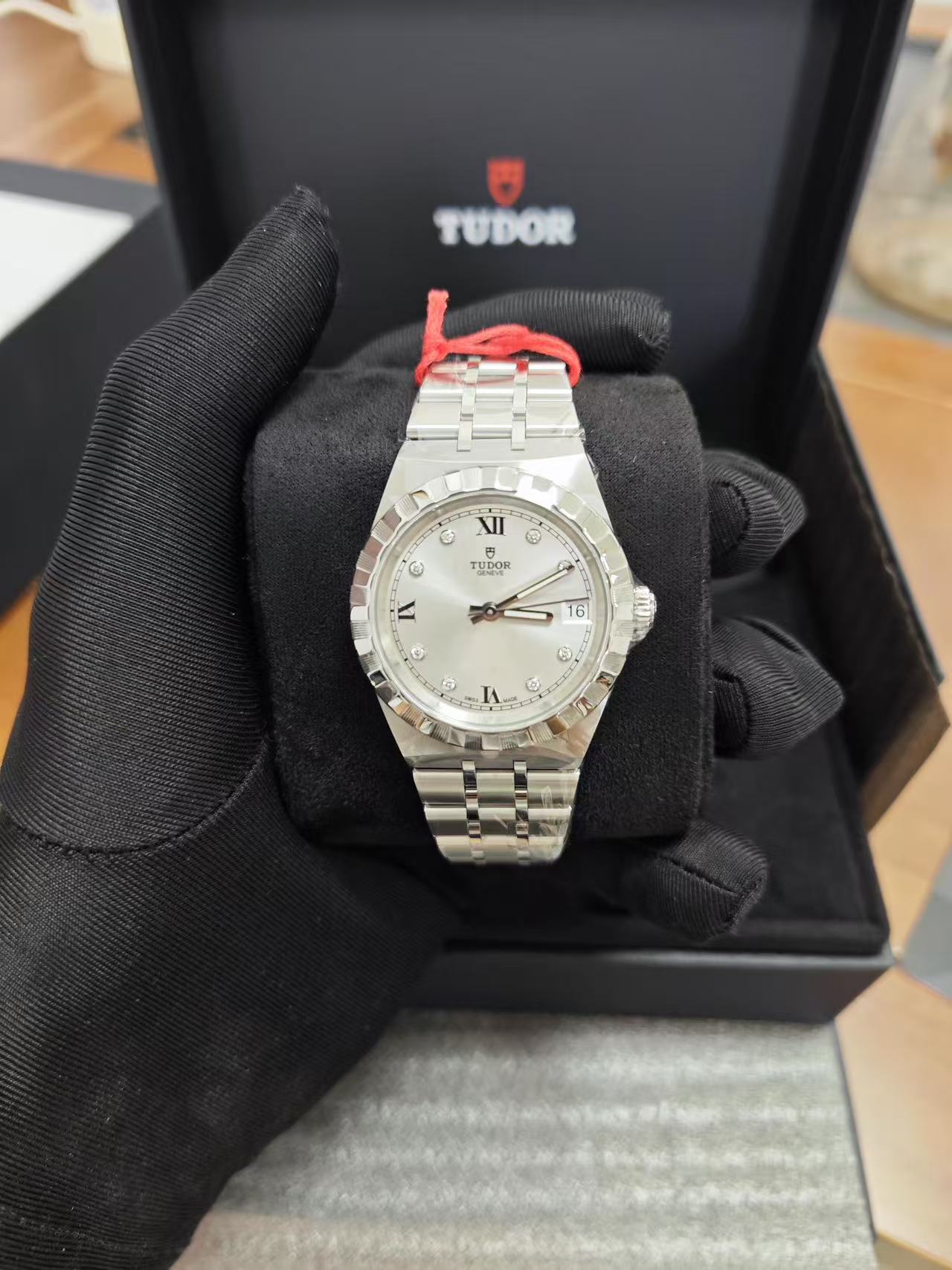 Tudor m28400-0002