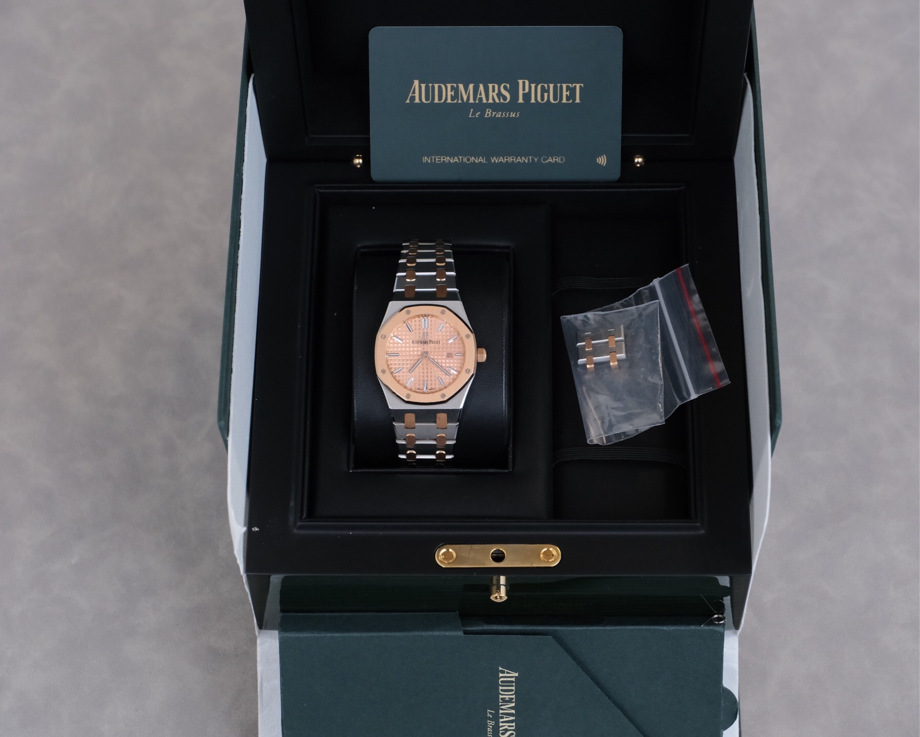 Audemars Piguet 67650SR.OO.1261SR.01