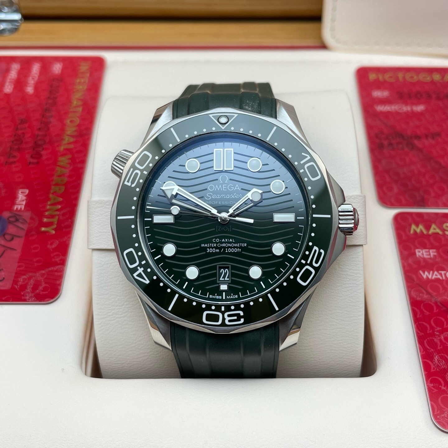 Omega 210.32.42.20.10.001