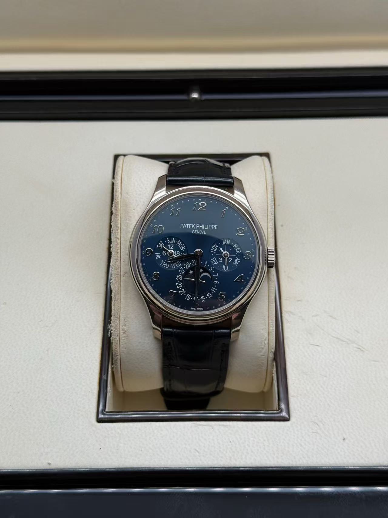 Patek Philippe 5327G-001