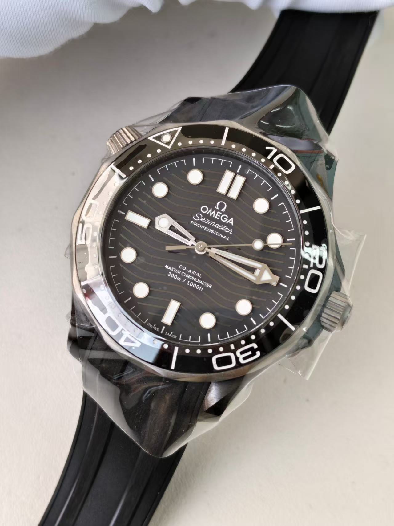 Omega 210.92.44.20.01.001