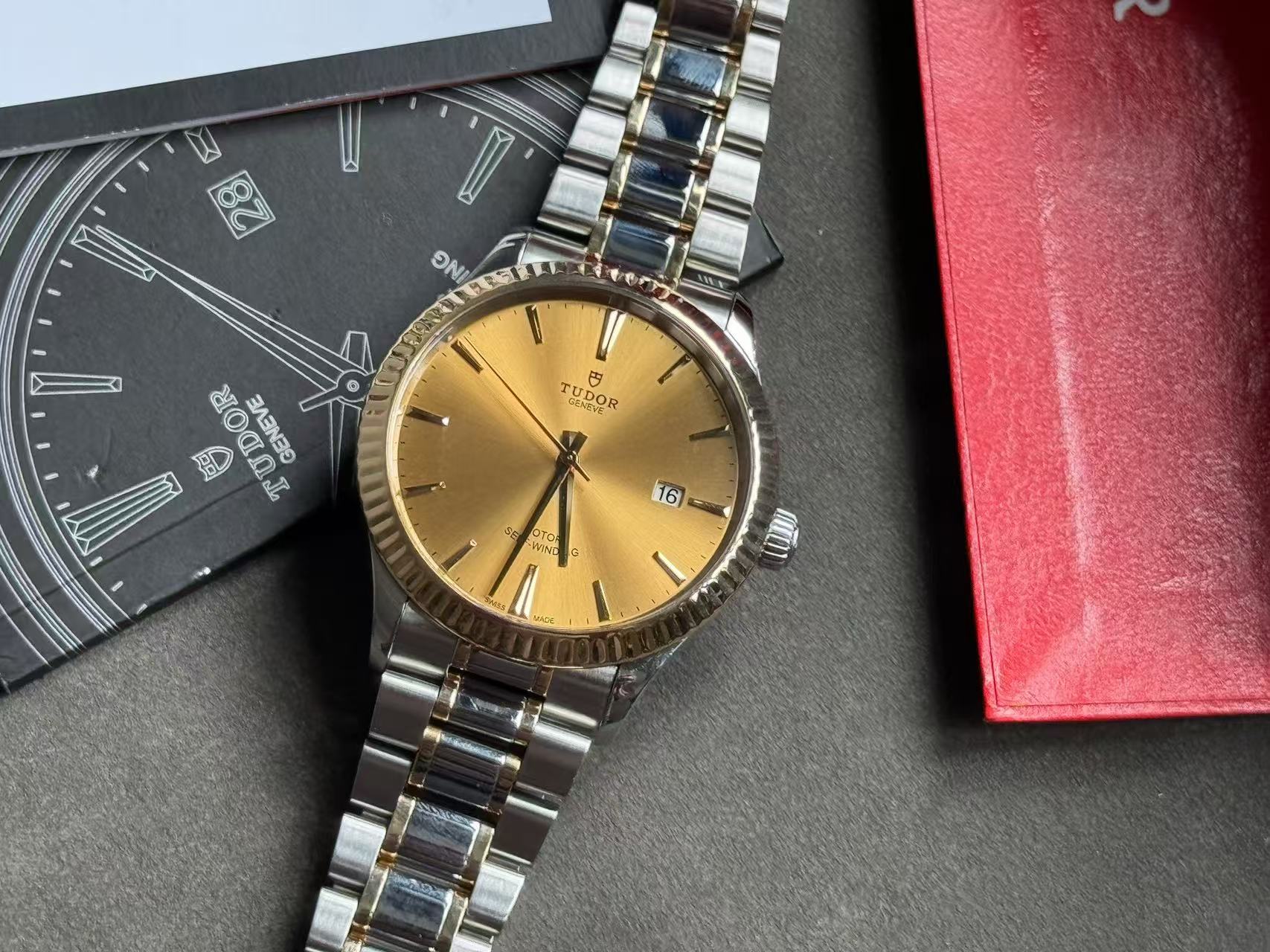 Tudor m12713-0001