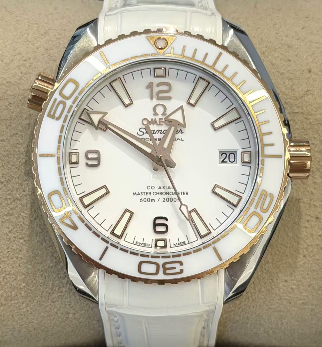 Omega 215.23.40.20.04.001