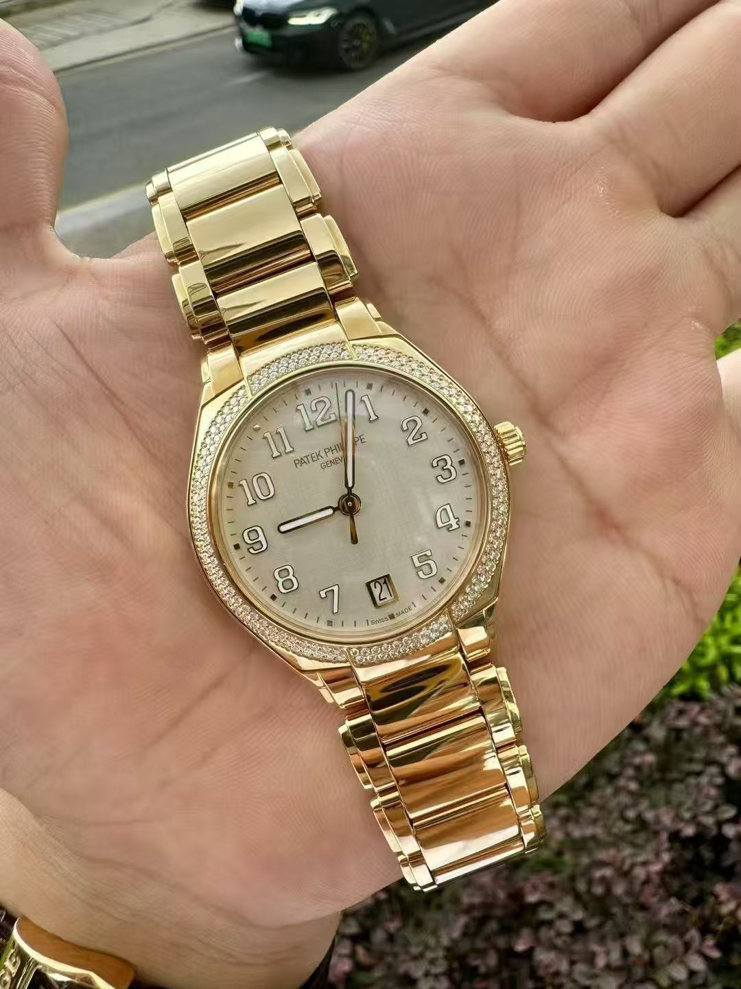 Patek Philippe 7300 / 1200R-010