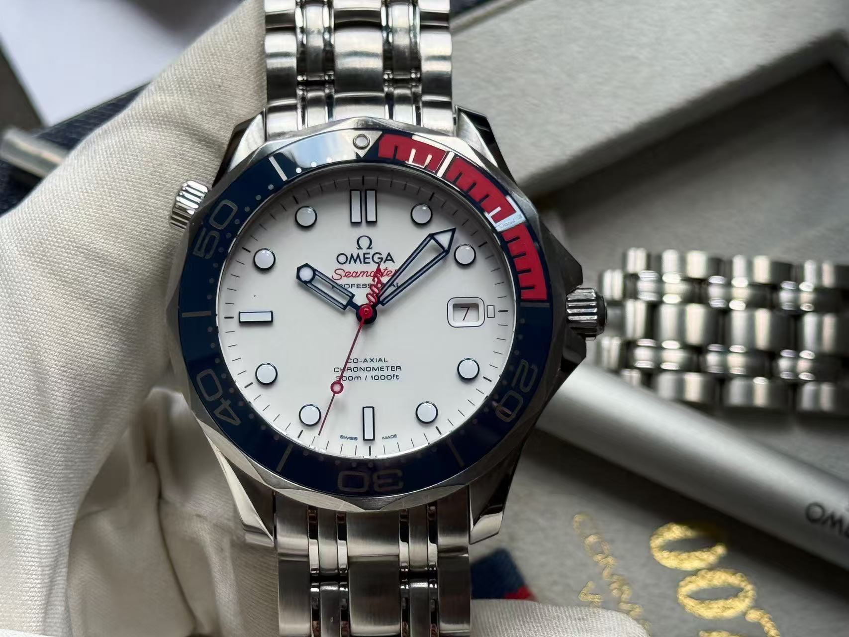 Omega 212.32.41.20.04.001