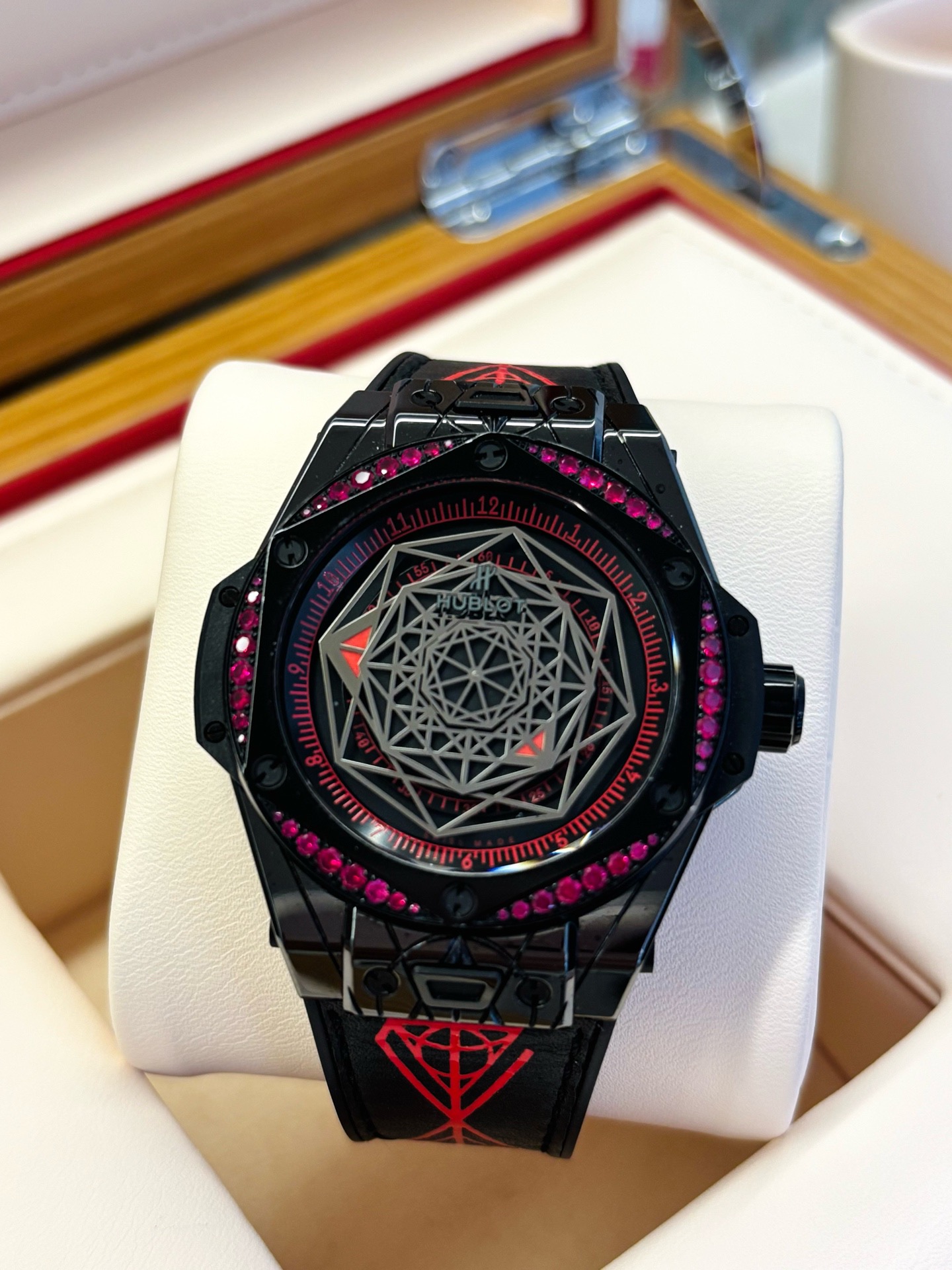 Hublot 465.CS.1119.VR.1202.MXM18