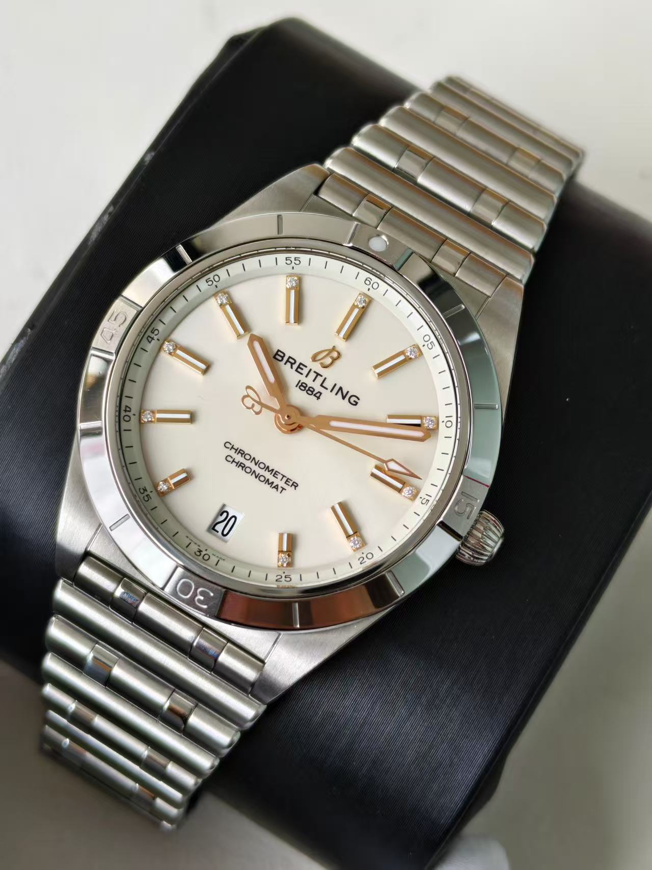 Breitling A10380101A2A1