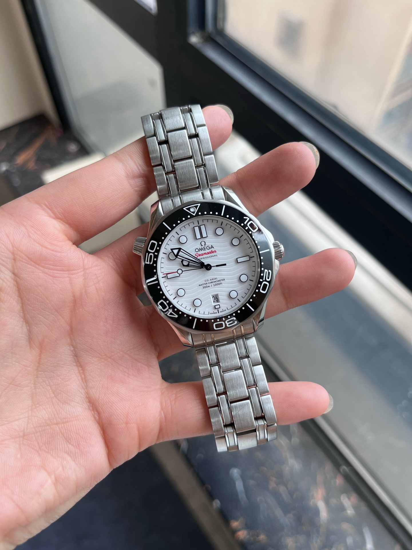 Omega 210.30.42.20.04.001