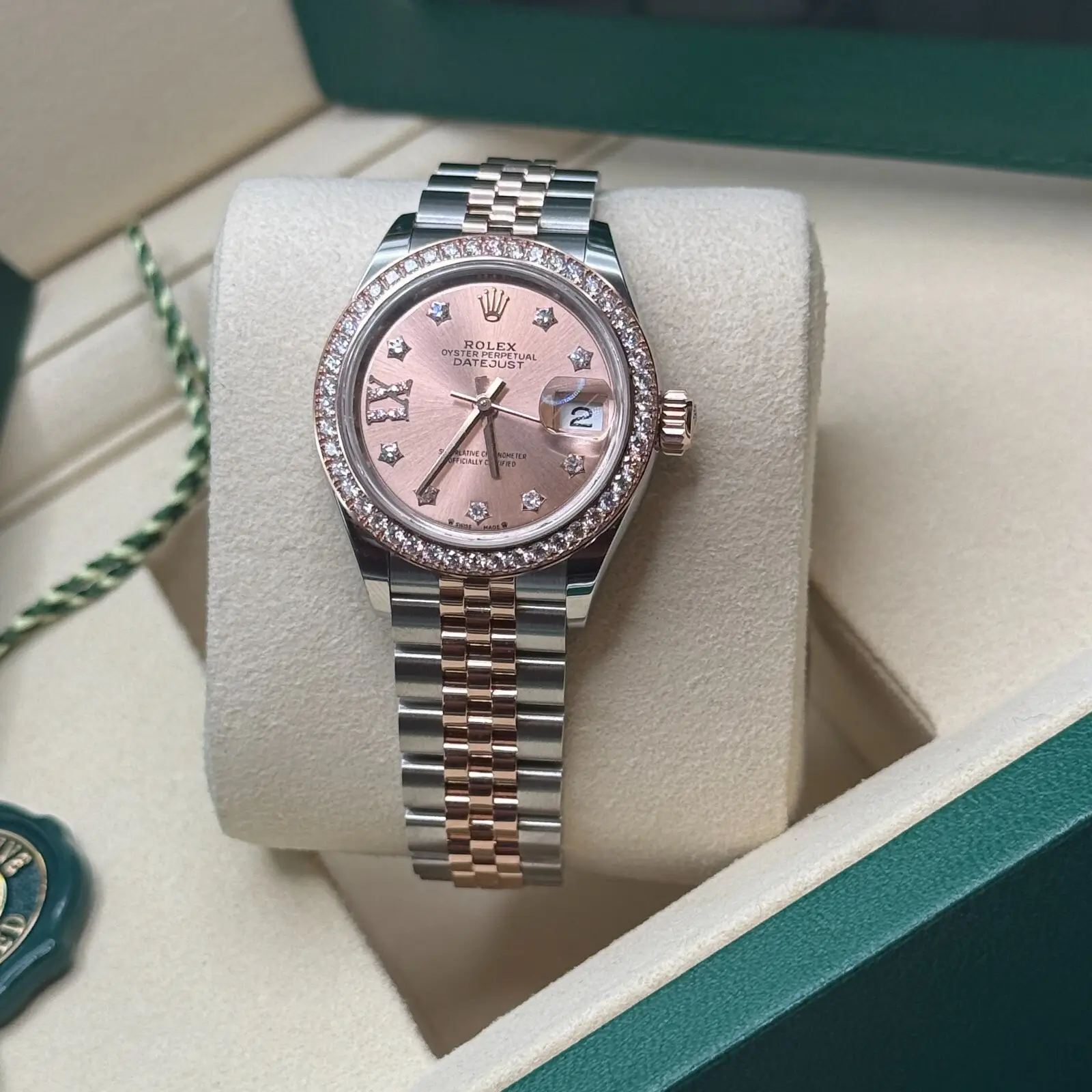 How to Choose the Right Women's Rolex Without Regretting Your Purchase