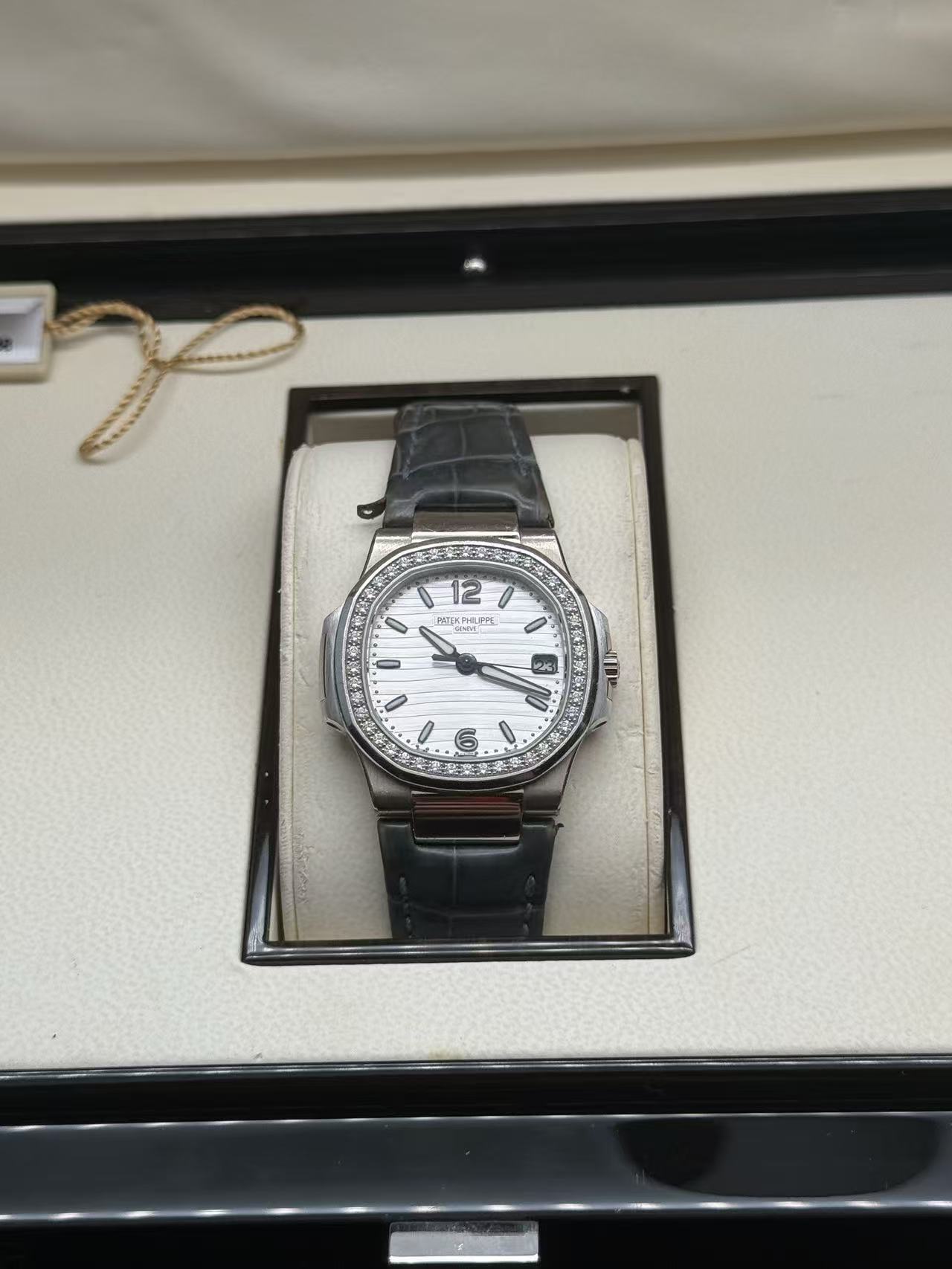 Patek Philippe 7010G-011