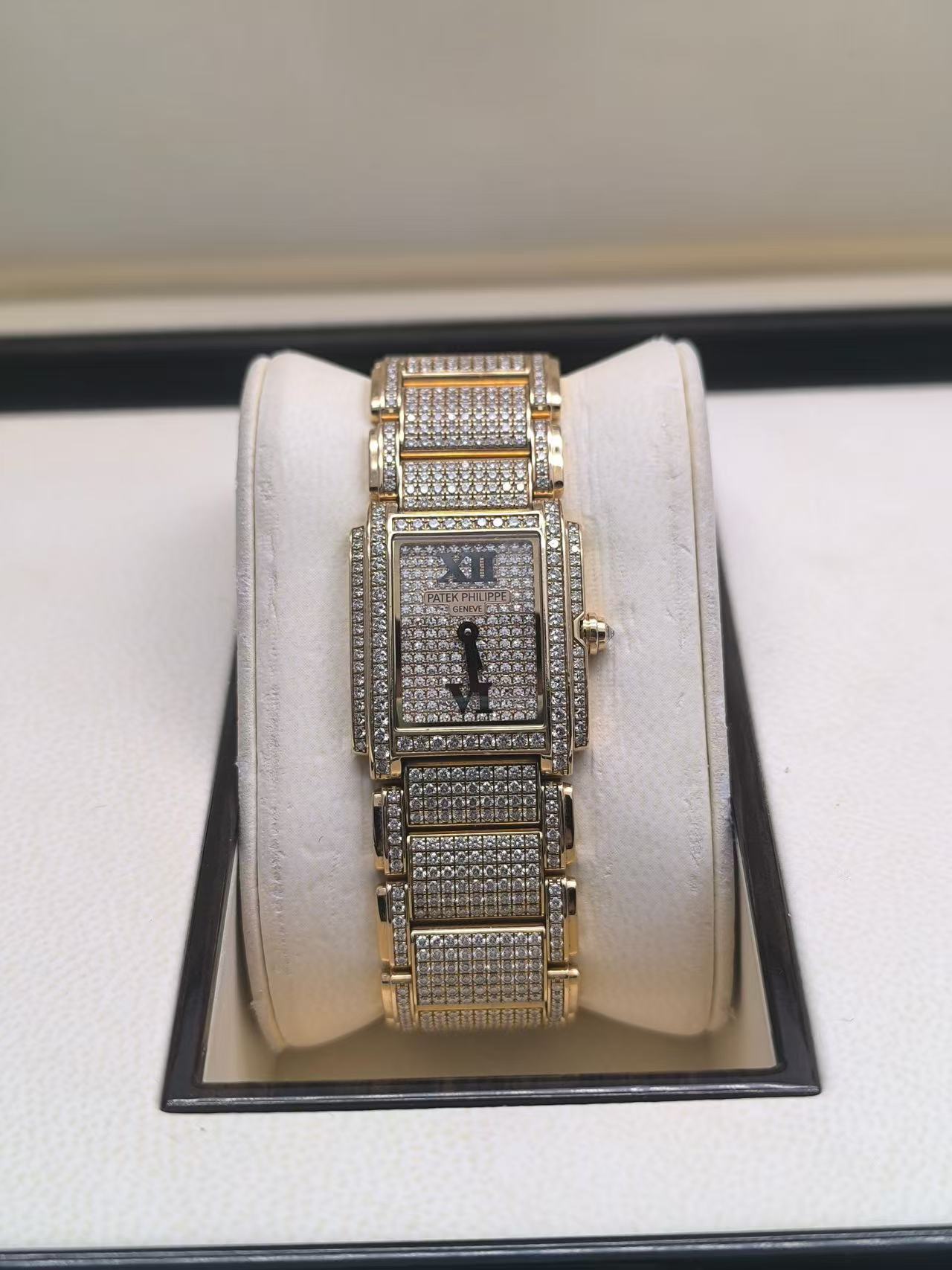 Patek Philippe 4908 / 50R-012