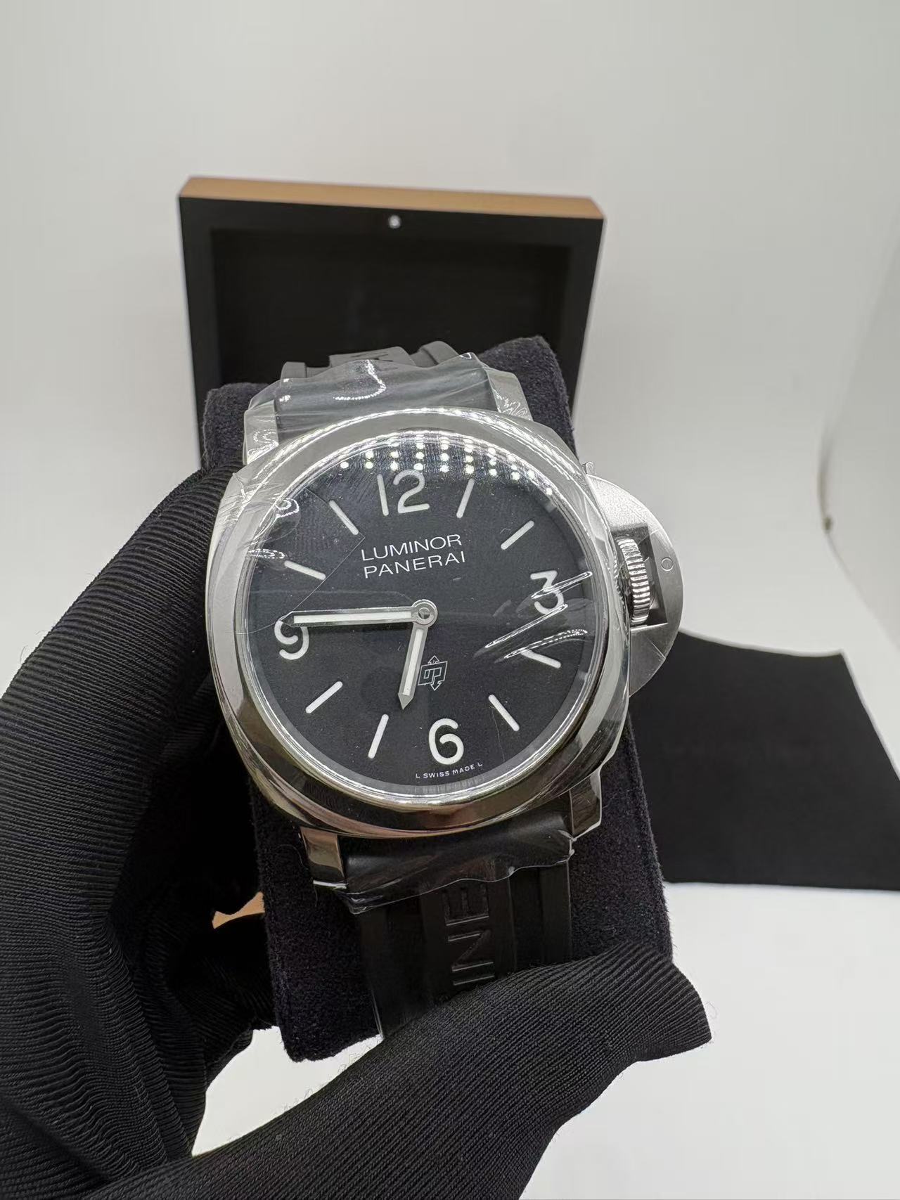 Panerai PAM01086
