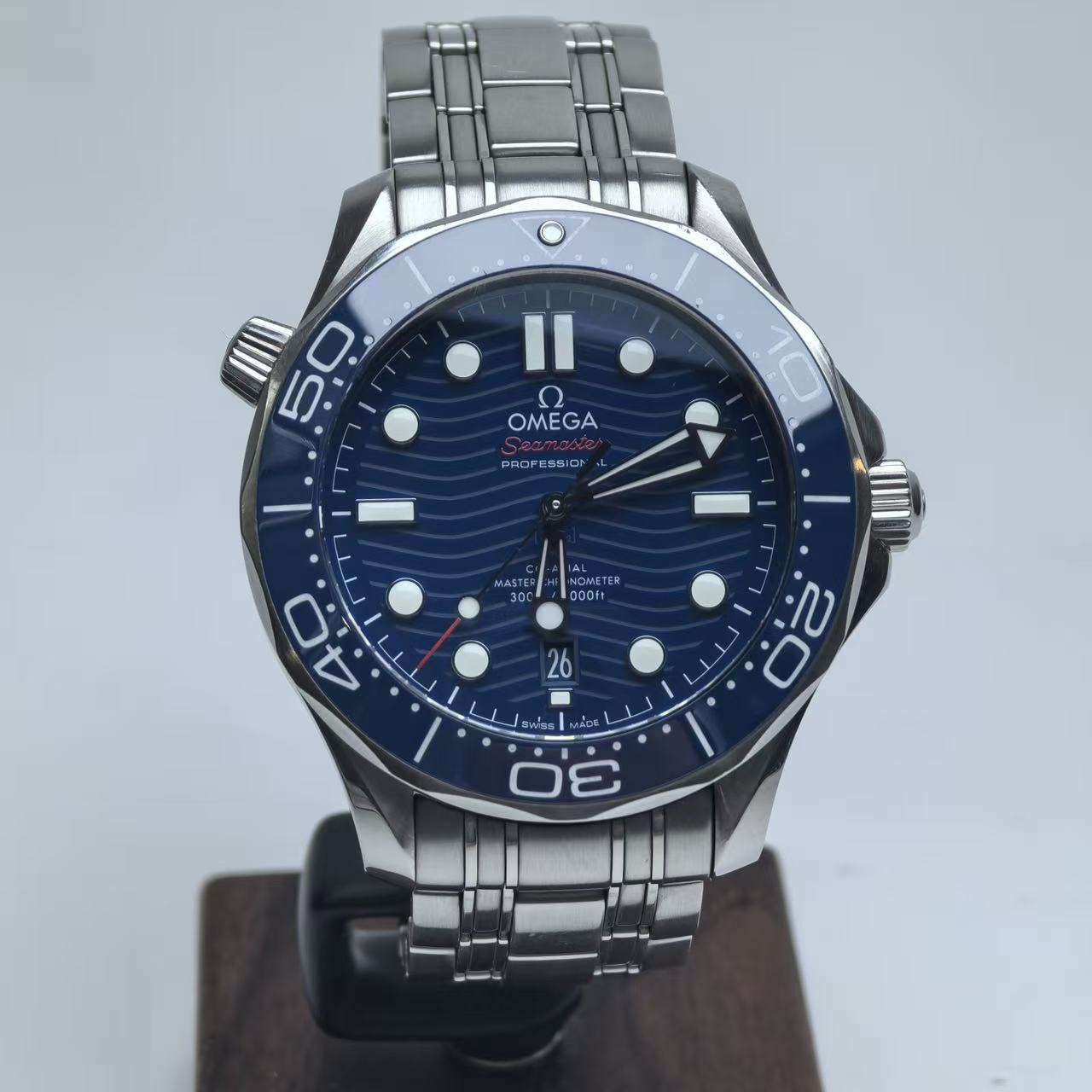 Omega 210.30.42.20.03.001