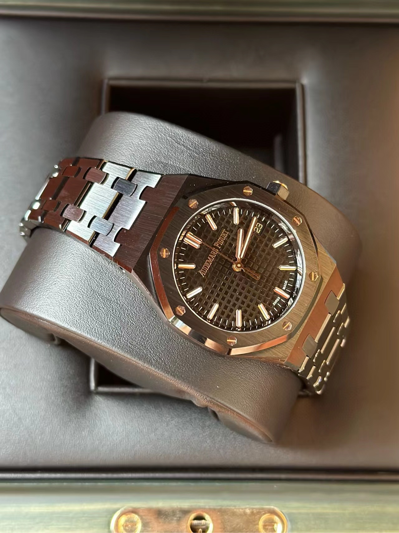 Audemars Piguet 77350CE.OO.1266CE.01 detail 1