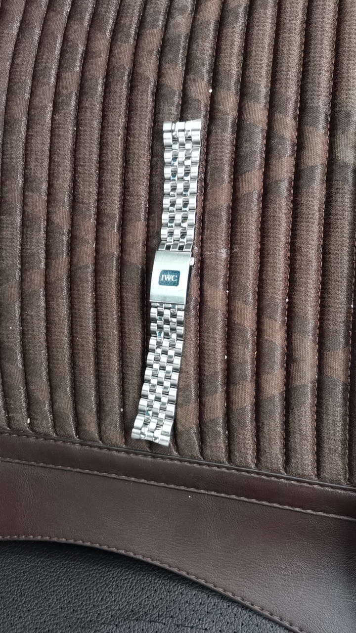 IWC 328206 detail 2