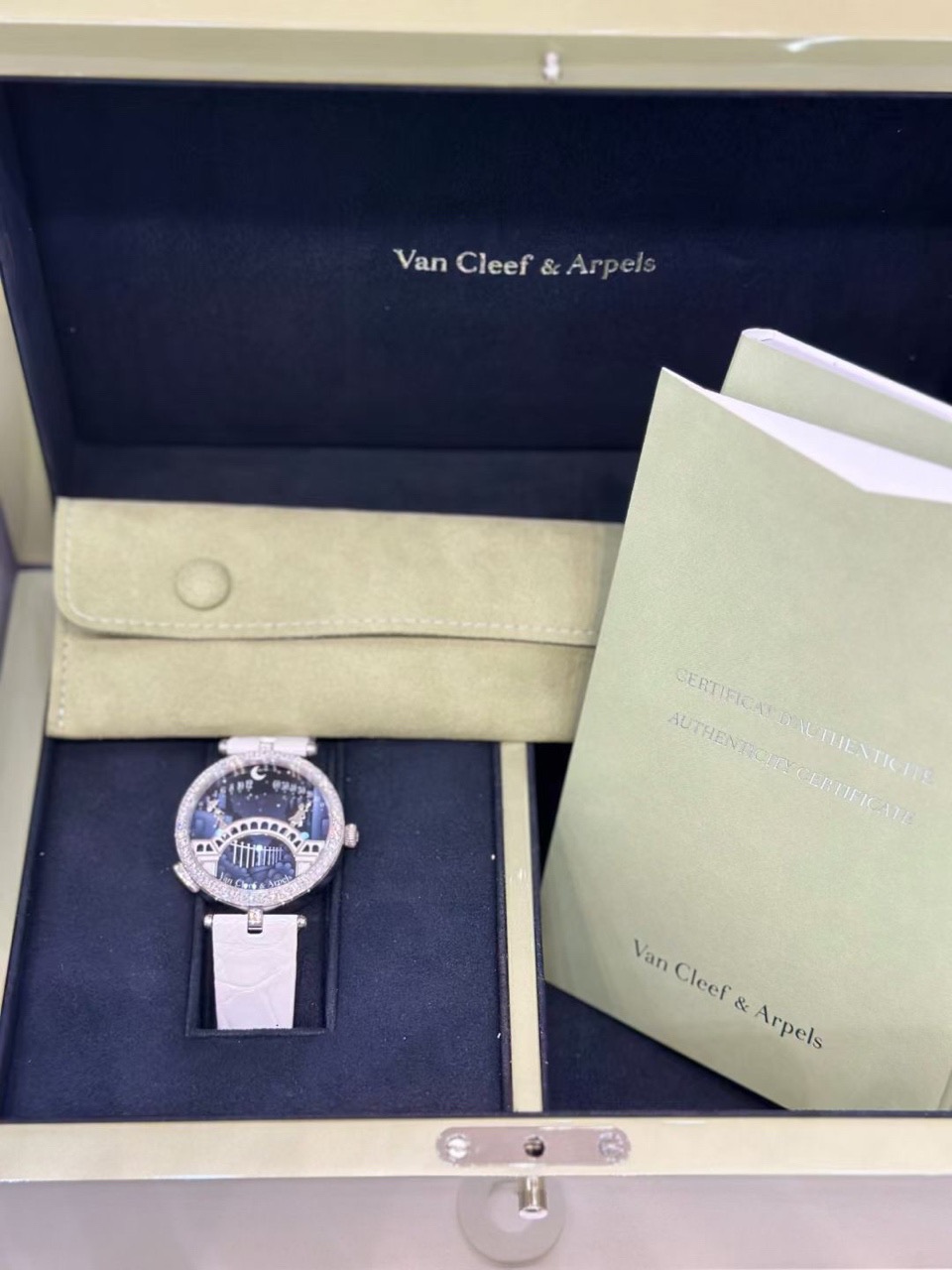 Van Cleef & Arpels VCAR08TY00 detail 6