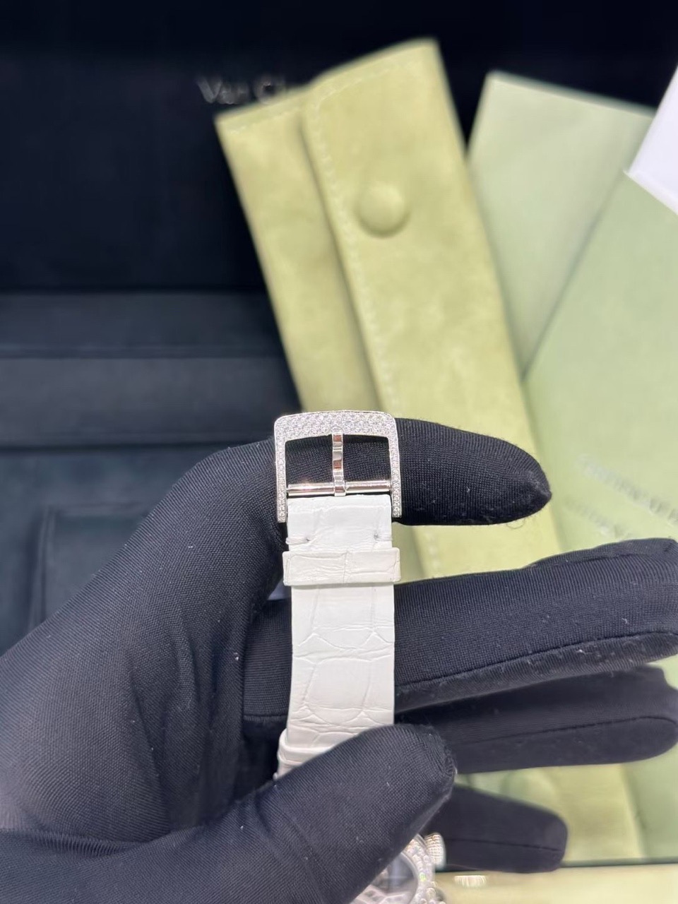 Van Cleef & Arpels VCAR08TY00 detail 5