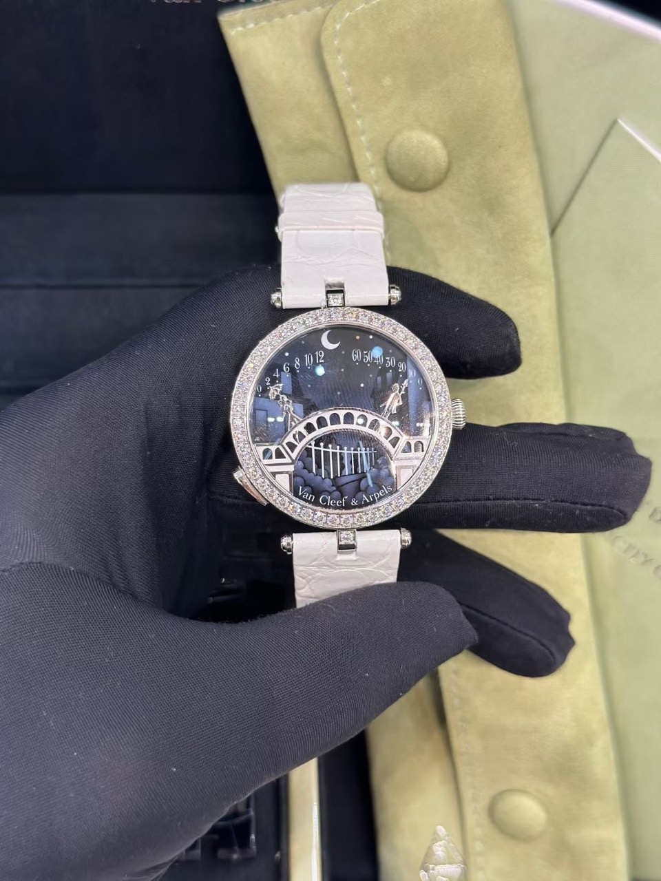 Van Cleef & Arpels VCAR08TY00