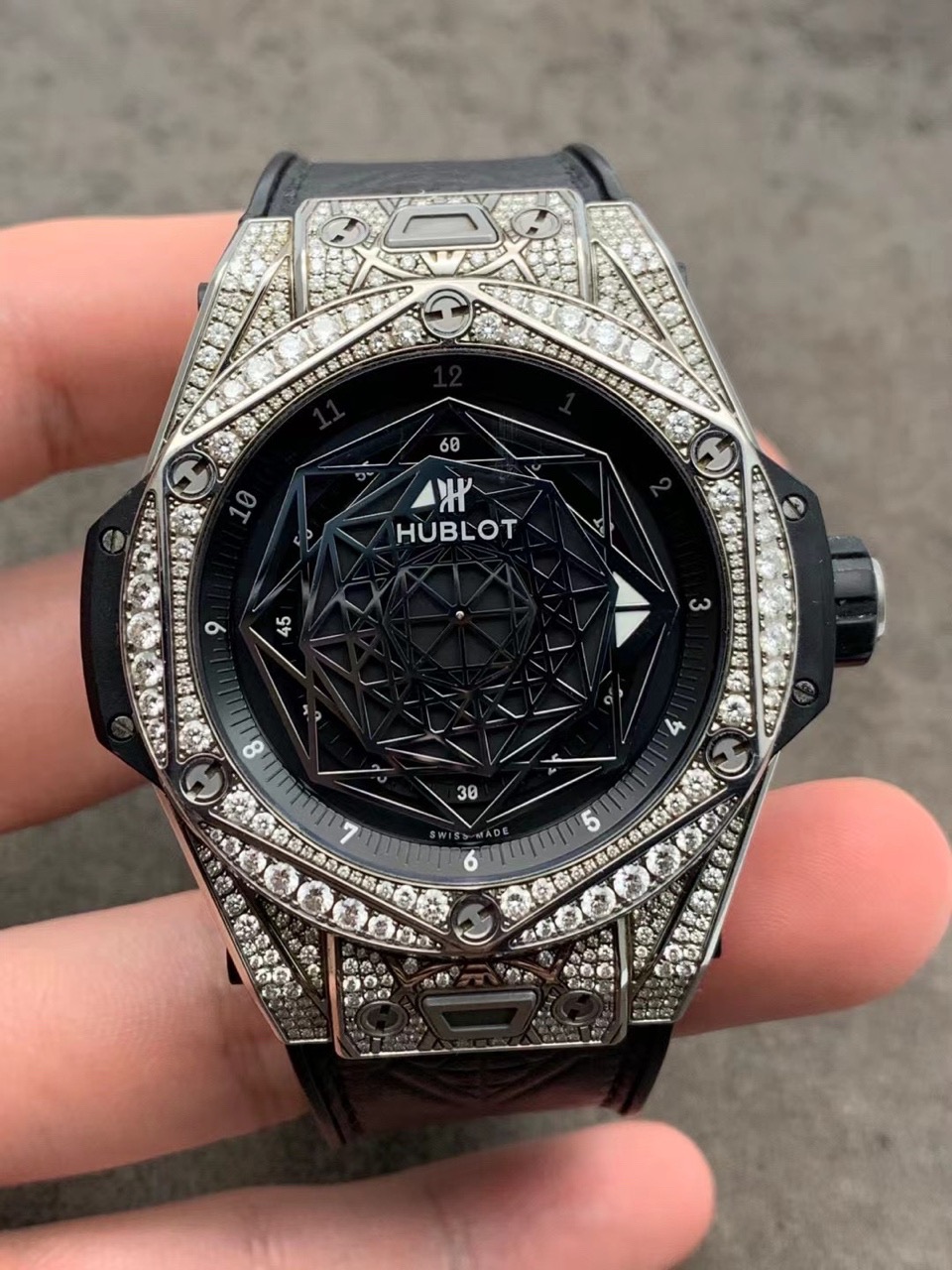 Hublot 415.NX.1112.VR.1704.MXM17