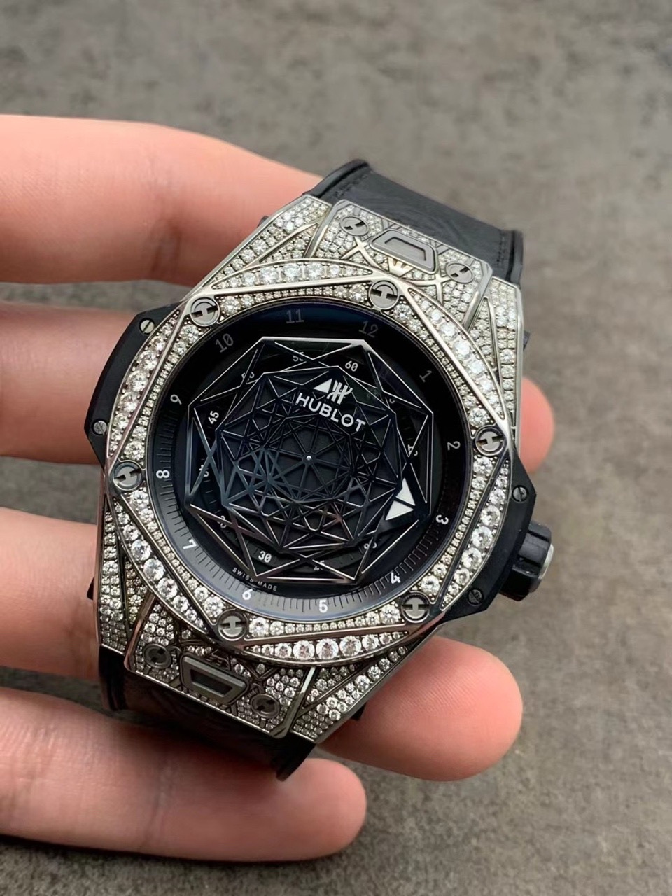 Hublot 415.NX.1112.VR.1704.MXM17 detail 2