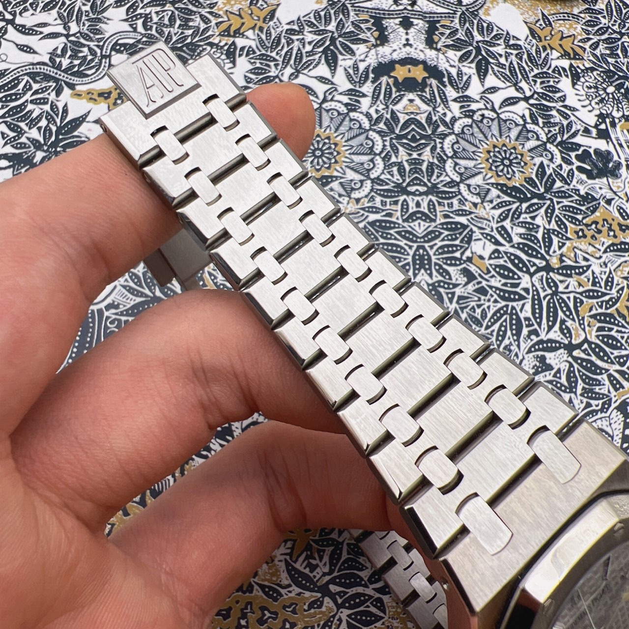 Audemars Piguet 15315BC.OO.D005CR.01 detail 2