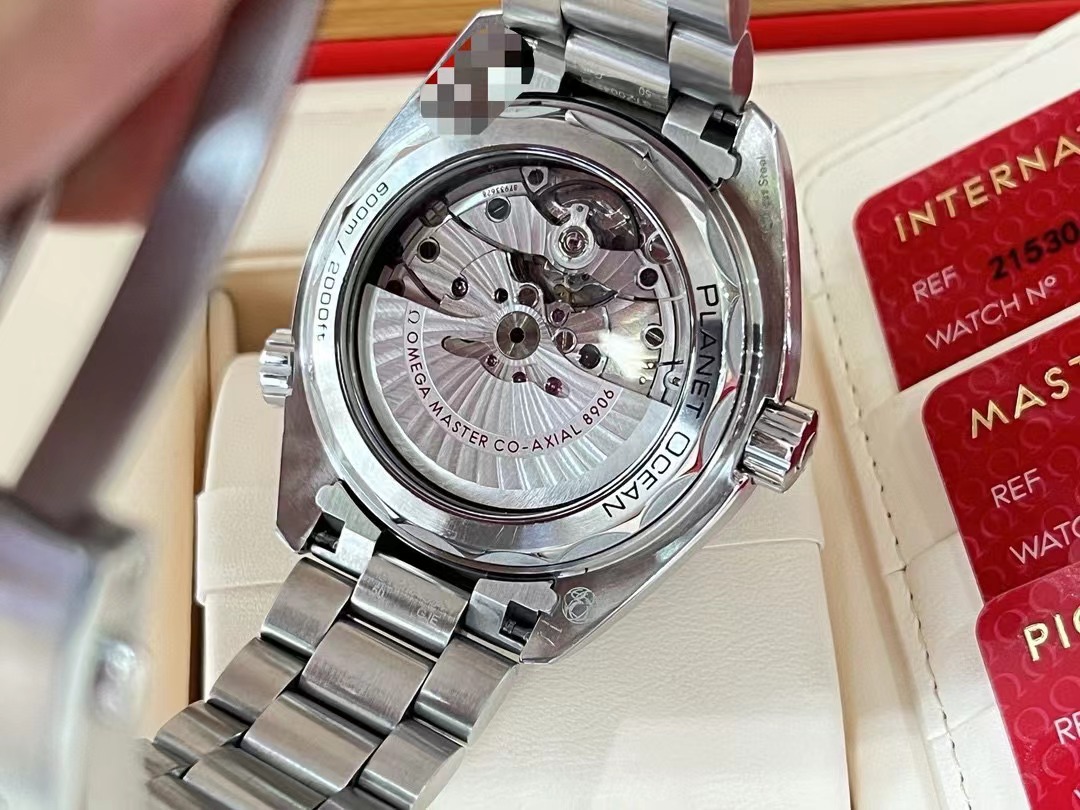 Omega 215.30.44.22.01.001 detail 5