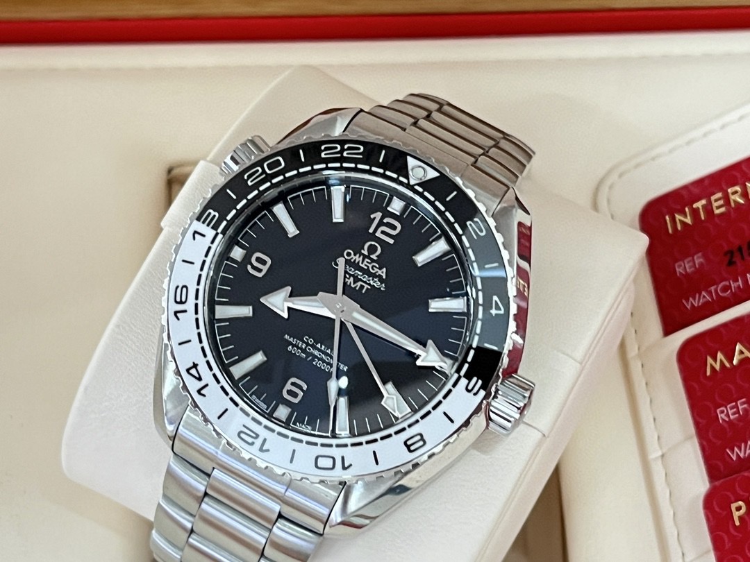 Omega 215.30.44.22.01.001 detail 2