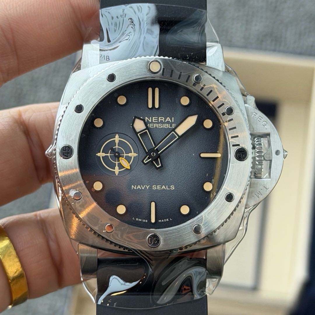 Panerai PAM01518 detail 6