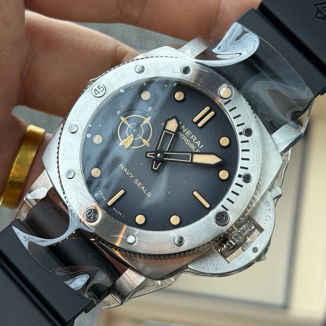 Panerai PAM01518 detail 5