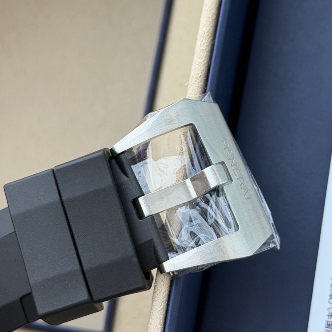 Panerai PAM01518 detail 2