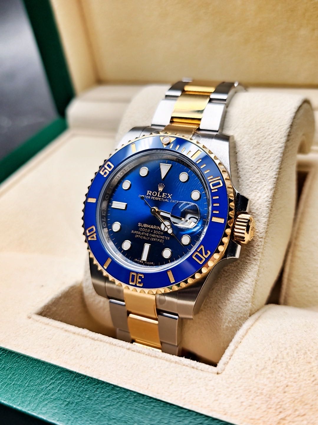 Rolex 116613lb detail 2